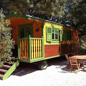  Camping La Roulotte Des Oliviers